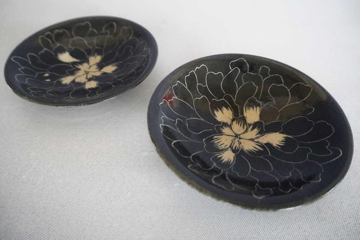 源太夫窯 和食器『丸皿』2枚 [黒]｜食器 お皿 源太夫窯 げんだゆうがま 村山恵子 陶芸品 陶芸作品 陶芸 作家 作品 窯元 [0964]