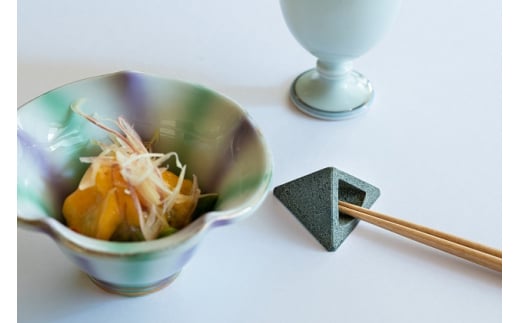 [成瀬石材店] 日向石の箸置き -小さな大山を食卓へ- [0478]