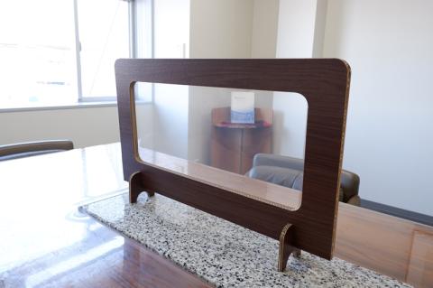 枠が紙製の環境にやさしいパーテーション Dパーテーション（木目調）２枚