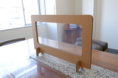 枠が紙製の環境にやさしいパーテーション Dパーテーション（茶色：段ボール）２枚