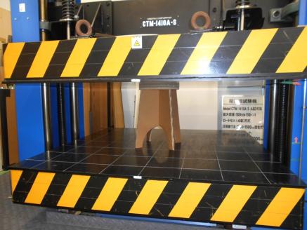 強化段ボールで設計した環境に優しいスツール