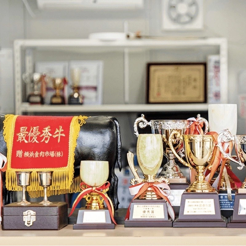 【定期便：3ヶ月毎に4回】相州牛（すき焼き用）1.0kg 【合計4kg】