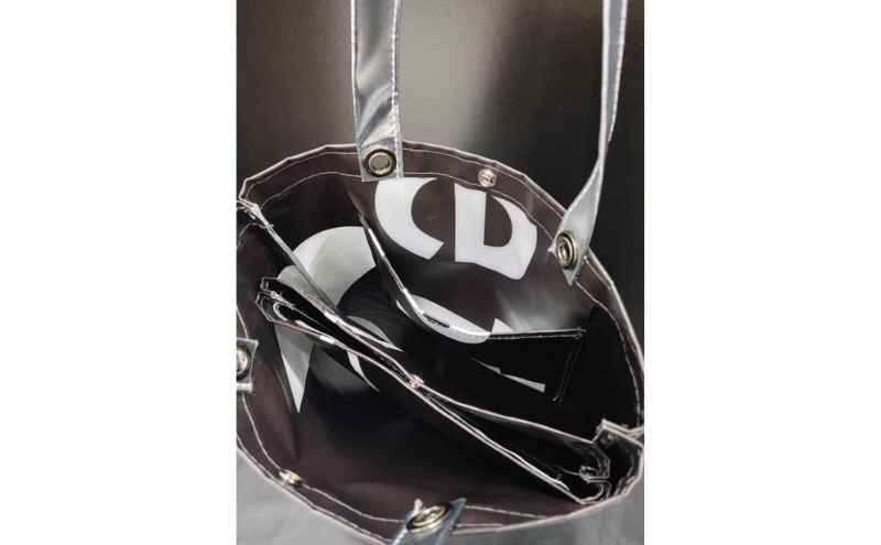 アップサイクルバッグ 雨の日も安心！ 持ち手も防水バッグ バッグインバッグ付き