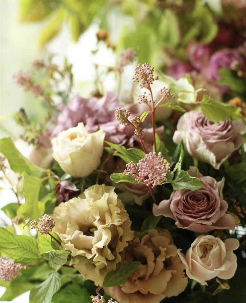 季節のブーケ（花束・生花：ピンク系）　事前やりとりしてのオーダーメイド。旬のお花と季節のグリーン、実物や枝物等を合わせてご用意いたします。【 花束 ブーケ 神奈川県 大磯町 】