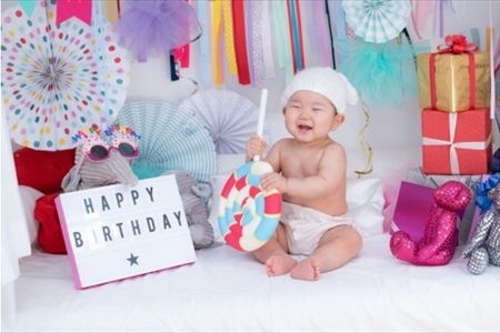 お誕生日のプレゼントに最適 ２面アルバム付撮影券 スタジオ撮影 ＜記念日フォト/バースデー/アニバーサリー＞