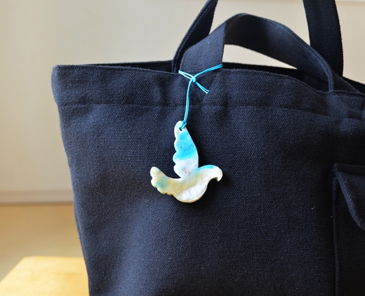 大磯で廃棄されたペットボトルキャップをアップサイクル＜アオバトチャーム付きブックマーカー３個セット＞【 神奈川県 大磯町 】