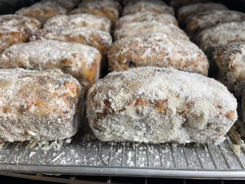 [期間限定] Lee`s Bread シュトレン、キャラメルフルーツケーキ Xmasギフトボックス〈出荷時期：2025年12月4日出荷開始～2025年12月18日出荷終了〉【 神奈川県 大磯町 】