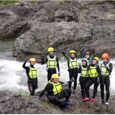 神奈川の秘境でリバーラン!川に流されるリラックスアドベンチャー体験を!
