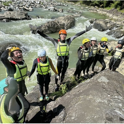 神奈川の秘境でリバーラン!川に流されるリラックスアドベンチャー体験を!