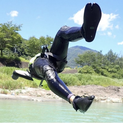 神奈川の秘境でリバーラン!川に流されるリラックスアドベンチャー体験を!