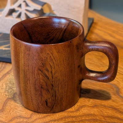 天然の欅(けやき)を削り出したマグカップ(中)　木の器たしろ工房