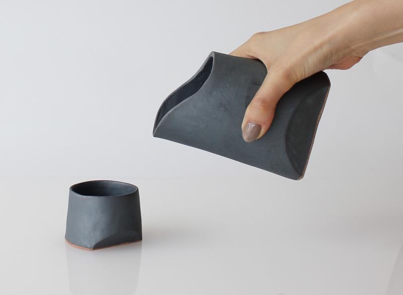 丸三安田瓦工業(株)　TSUKI 　ペアぐい呑み＆片口