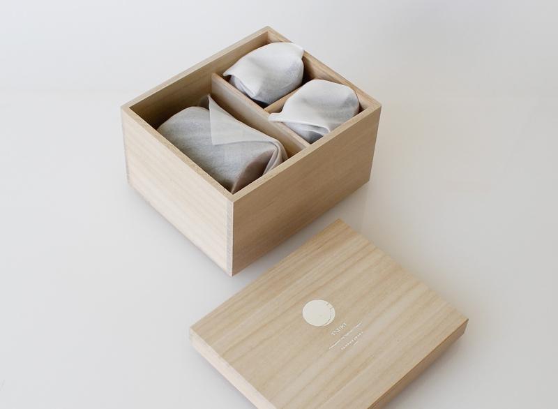 丸三安田瓦工業(株)　TSUKI 　ペアぐい呑み＆片口