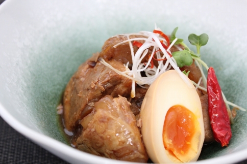 【新潟県産】 コラーゲンたっぷり！ 豚バラ軟骨角煮