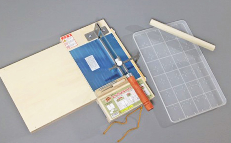 〈もち切りおまかせカッター 餅のしトレー付〉 もち切り機 ステンレス 餅切り 補助板付き