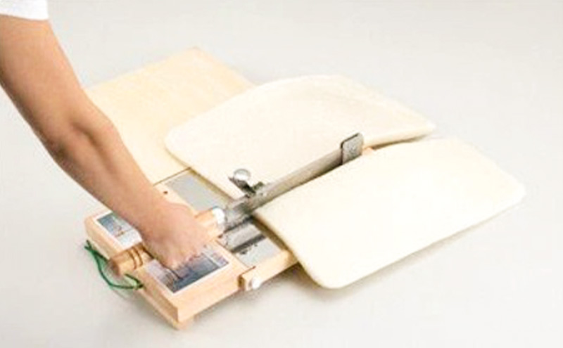 〈もち切りおまかせカッター 餅のしトレー付〉 もち切り機 ステンレス 餅切り 補助板付き