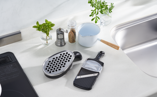 やさしいおろし器＋薄切できる厚み調整スライサー [プログレード] キッチン用品 燕三条製 新生活 一人暮らし [下村工業] 【010S313】