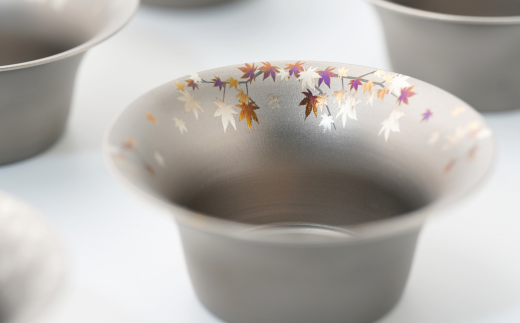 純チタン製お猪口 富士(Fuji) ・秋(紅葉) オシャレ おちょこ ぐい吞み おしゃれ 酒器 日本酒 チタン 燕三条製 プレゼント 退職祝い 【022S065】