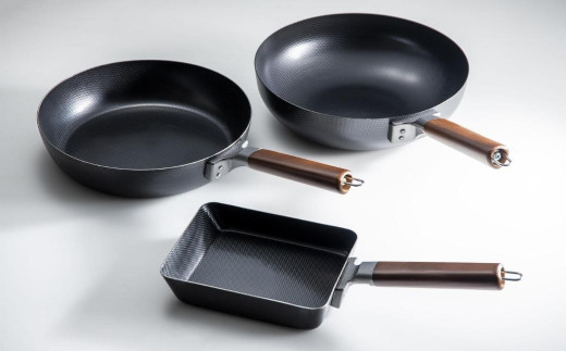 両面エンボス鉄製フライパン3種セット(26cm 28cm 玉子焼用) IH対応 キッチン用品 燕三条製 【024S022】