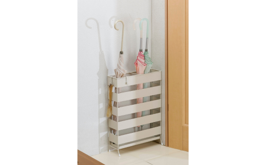 玄関で邪魔にならないスリム傘立て フック付 アイボリー 傘立て 水受けトレー付 シンプル スリムタイプ【026S018】