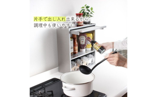 ヘアライン風 ステンレス製 スパイスラック 4杯 調味料入れ スパイスストッカー 大容量収納 フラップ扉 キッチン収納 シルバー シンプル 燕三条製 [川口工器]【041S008】