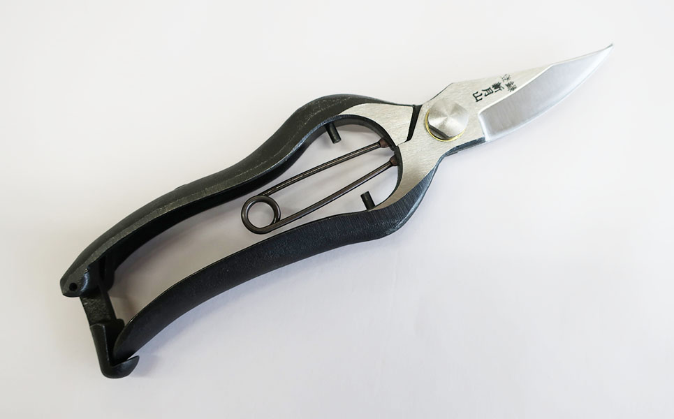 剪定芽切鋏 剪定鋏 園芸刃物 プロ仕様 最高峰 果樹園から好評 園芸用品 燕三条製 [新月山] 【020P094】