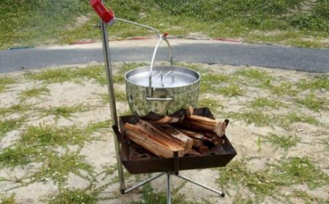 [TSBBQ] 軽くてサビにくい ステンレスダッチオーブン 8インチ シルバー オール熱源対応 シーズニング不要 燕三条製【059P001】