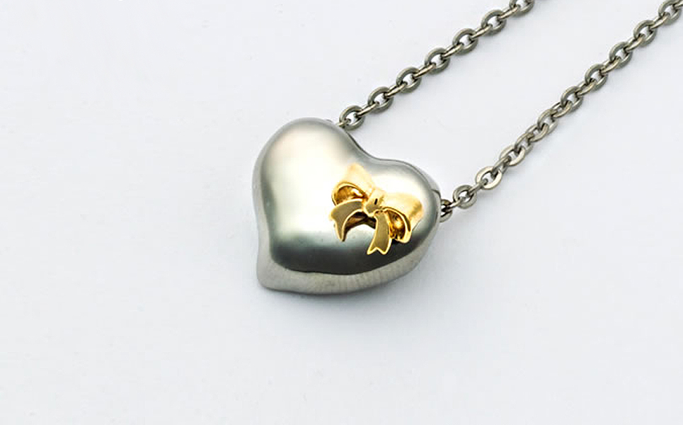 [leger（レジエ）] 純チタンペンダント ハート＆リボン【085P018】