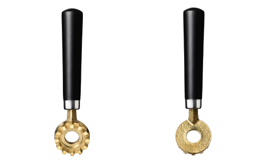 [大人の焼魚] 鱗とり 飛び散らない カバー付 うろこ取り 調理器具 キッチン用品 燕三条製 【011S238】