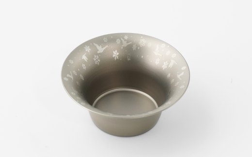 純チタン製お猪口 富士(Fuji) ・冬(雪) オシャレ おちょこ ぐい吞み おしゃれ 酒器 日本酒 チタン 燕三条製 プレゼント 退職祝い 【022S066】