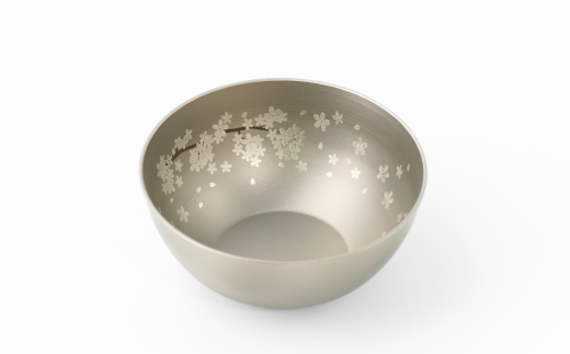 純チタン製お猪口 裕(Yuu)・春(桜) オシャレ おちょこ ぐい吞み おしゃれ 酒器 日本酒 チタン 燕三条製 プレゼント 退職祝い 【022S067】