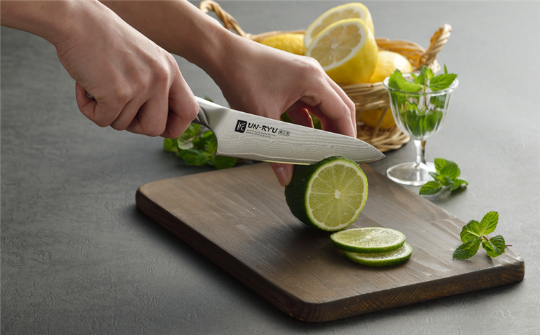オールステンレス三徳包丁(小) 刃部15.5cm [匠 UN-RYU(雲竜)] 155mm 包丁 庖丁 燕三条製 下村工業 調理器具 キッチン用品 新生活 一人暮らし 【040S027】
