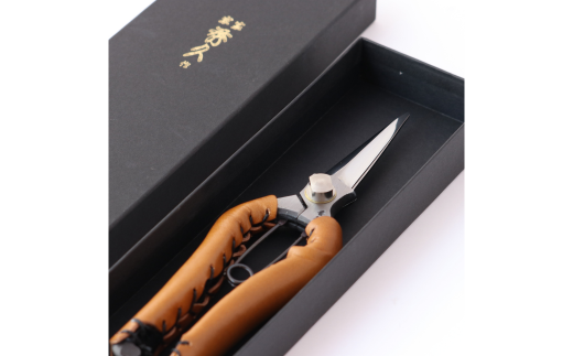 本鍛造剪定芽切鋏 本革 T17C（ハサミポーチR4付） 燕三条製 宗家秀久 [外山刃物] 【048S007】
