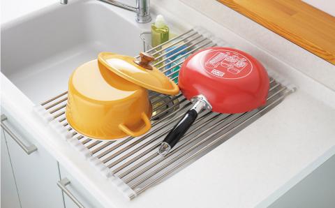 たためてしまえる伸縮水切り ワイドタイプ カトラリーケース付【013P051】