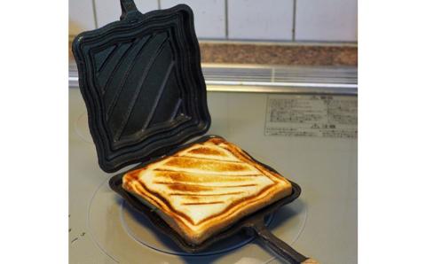 鋳鉄製ホットサンドメーカー [Hot 'n Toasty] IH対応（200V） 燕三条製 アウトドア用品 キャンプ用品 バーベキュー 調理器具 [OUTSIDE IN]【022P023】