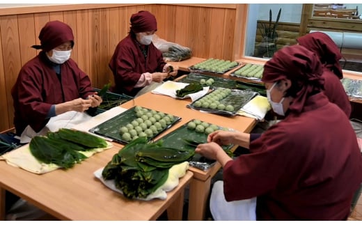 道の駅漢学の里しただのごんぼっ葉笹団子【010S176】