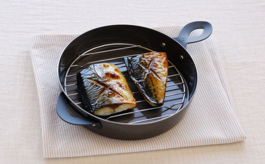 グリルダッチオーブン 魚焼きグリルでおうちアウトドア料理が楽しめる [leye]【011P048】