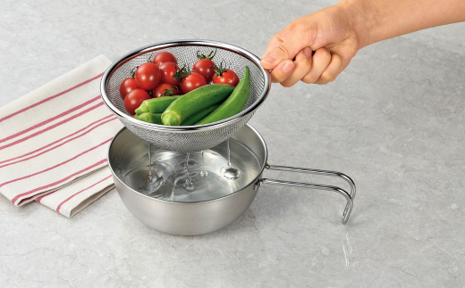 手付きボウル15cm・手付きザル・シリコン蓋付 キッチン用品 キッチングッズ ステンレス製 燕三条製 新生活 一人暮らし【011S198】