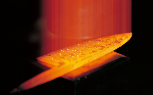 牛刀包丁 180mm 37層ダマスカス 燕三条 職人製 包丁 牛刀 キッチン用品 刃物 調理器具 調理用品 [六四郎]【025S047】