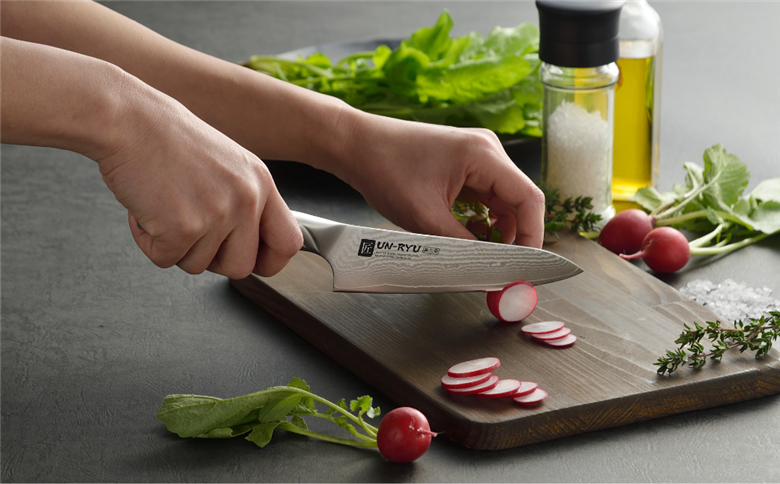 オールステンレス三徳包丁(小) 刃部15.5cm [匠 UN-RYU(雲竜)] 155mm 包丁 庖丁 燕三条製 下村工業 調理器具 キッチン用品 新生活 一人暮らし 【040S027】