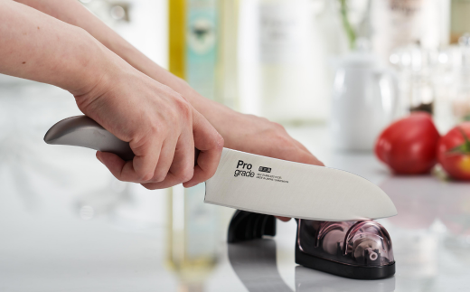 プログレード オールステンレスSHARP三徳包丁・ダブルシャープナーセット 万能包丁 研ぎ器 簡単 キッチン用品 調理器具 新生活 燕三条製 [下村工業] 【017S115】