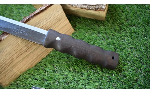 ［山人］ 万能キャンプナイフ軽量型 両刃 牛革ケース入 キャンプ用品 アウトドア用品 万能ナイフ サバイバルナイフ 焚火 薪割り 燕三条製【029S001】