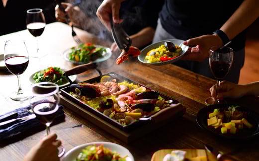 [大人の鉄板] 4.5mmの厚みが素材の旨みを引き出す 鉄板大（蓋付き）&ウッドボードセット【055P011】