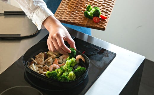 NARUMI × UNILLOY「+visiココット」 24cm（IH対応、ガスコンロ対応）【066S017】