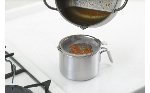 小さなオイルポットFor油(ユウ) 調理器具 キッチン用品 キッチングッズ キッチンツール オイルポット ステンレス製 燕三条製 10000円以下 1万円以下【010S089】