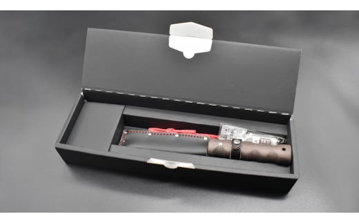 ［山人］ 万能キャンプナイフ軽量型 両刃 牛革ケース入 キャンプ用品 アウトドア用品 万能ナイフ サバイバルナイフ 焚火 薪割り 燕三条製【029S001】