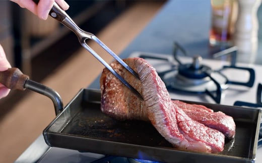 [大人の鉄板] 4.5mmの厚みが素材の旨みを引き出す 鉄板小（蓋付き）&ナイフ・フォークセット【055P012】