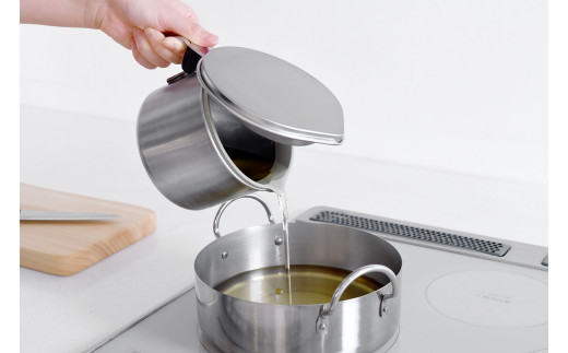 小さなオイルポットFor油(ユウ) 調理器具 キッチン用品 キッチングッズ キッチンツール オイルポット ステンレス製 燕三条製 10000円以下 1万円以下【010S089】