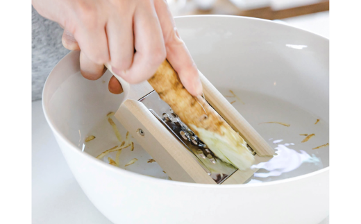 ささがきスライスと木柄ピーラー 皮むき 時短 調理器具 キッチン用品 キッチンツール 燕三条製 [小柳産業]【012S093】