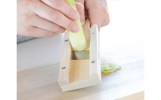 ねぎスライス(輪切り)と木柄ピーラー 皮むき 時短 調理器具 キッチン用品 キッチンツール 燕三条製 [小柳産業]【012S095】